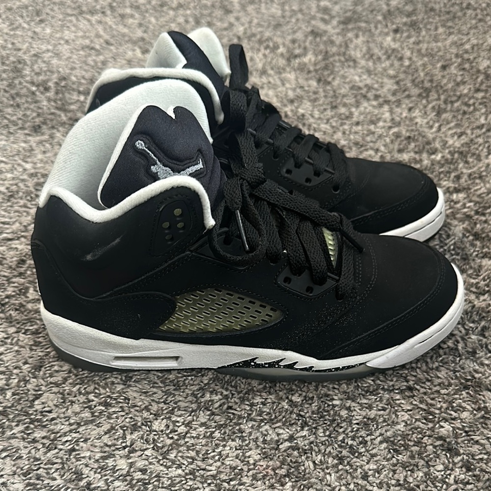 Air Jordan Retro 5 Black Sneakers